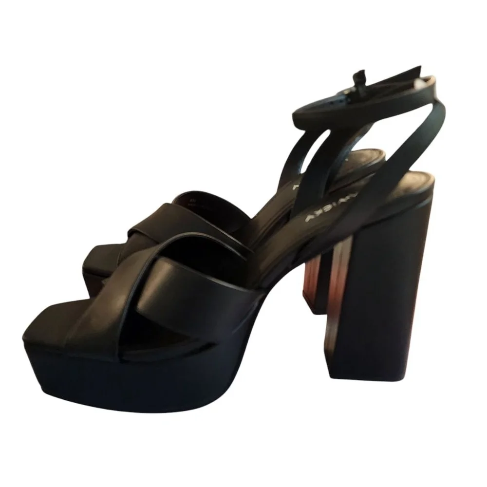 Lisa Vicky Black Leather Platform Strappy Heels Size 8.5, Nordstrom. New in box
